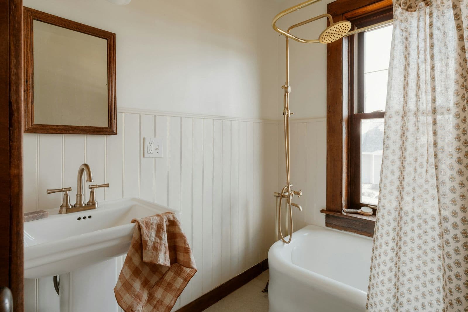 Clawfoot tub, beadboard and grab-friendly fixtures